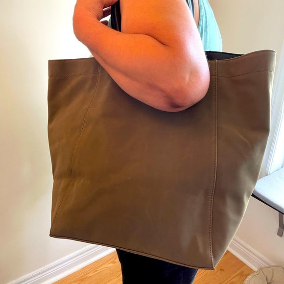 Joe Fresh Handbags - 🌸Joe Fresh Extra Large Canvas Tote 🌸